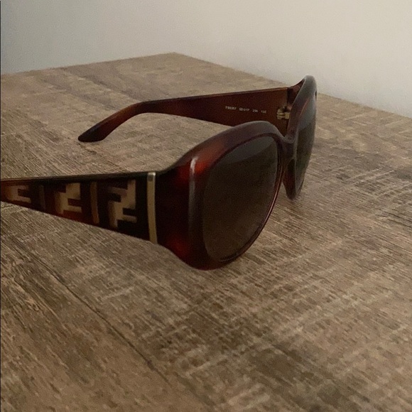 NWOT Fendi Sunglasses for Women - Model FS5357 - Picture 5 of 6